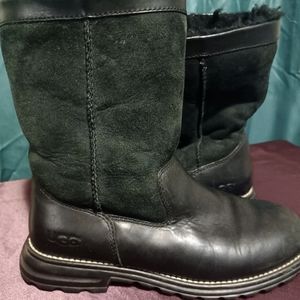 Womens UGG Boots Gently Worn Black Leather and Sheepskin fully lined